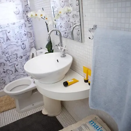 Seaside Spacious With Sea View Apartment